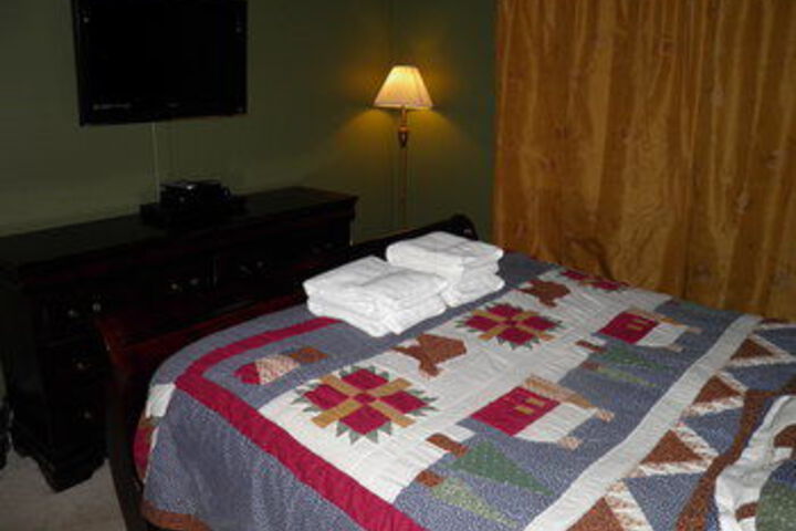 Room 6 of 13