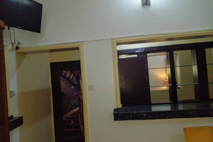 Room 9 of 17