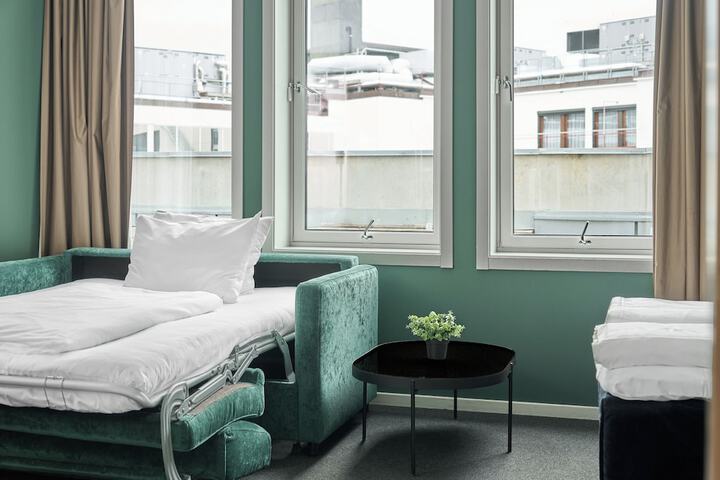 Room 10 of 34
