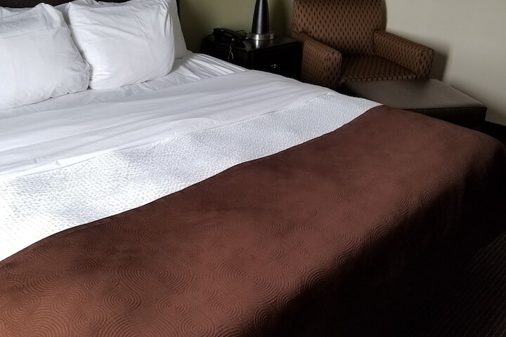 1 King Bed (2 of 10)