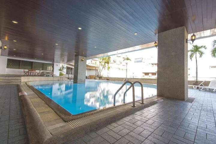 Pool Hotel