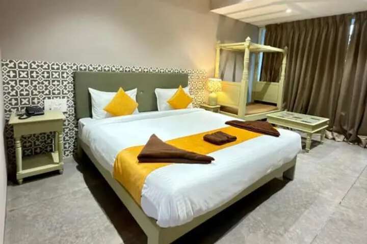 Room 17 of 27