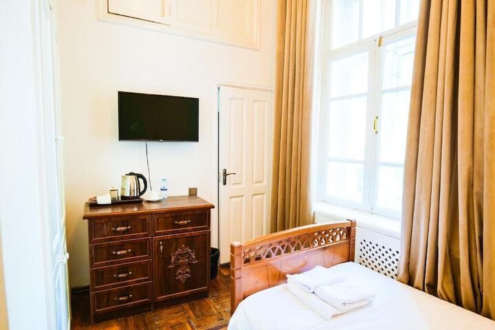 Room 3 of 18