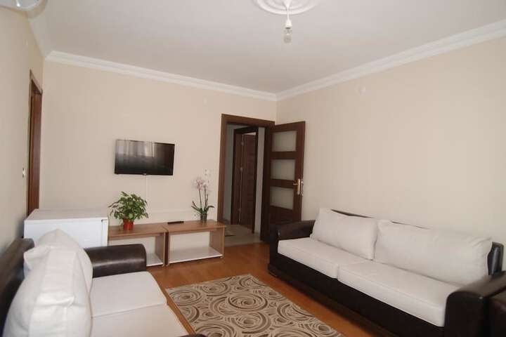 Room 5 of 9