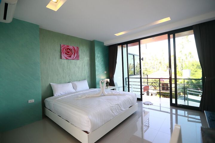 Room 12 of 28