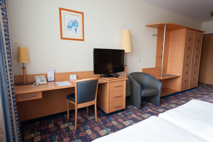 Room 27 of 179