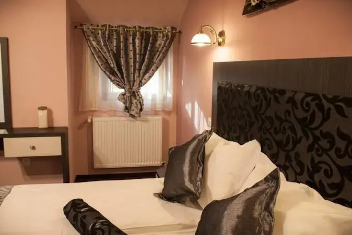 Room 2 of 9