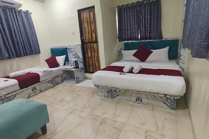 Room 27 of 76