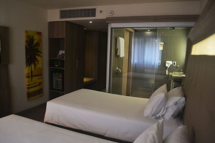 Room 40 of 87