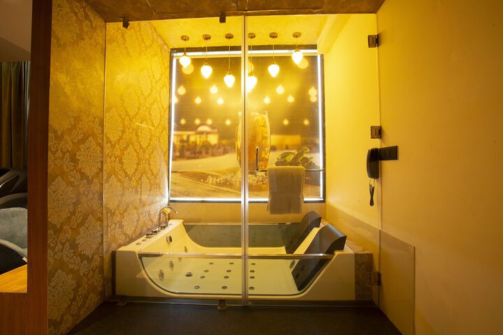 Hot Tub 178 of 196