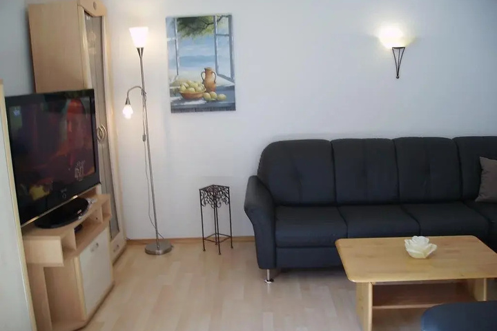 Room 6 of 14