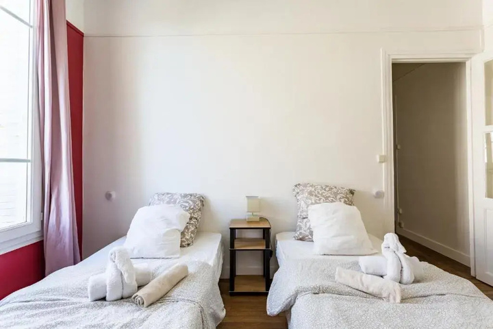 Room 5 of 15