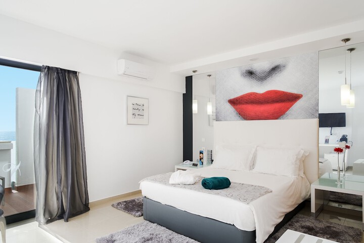 Room 27 of 112