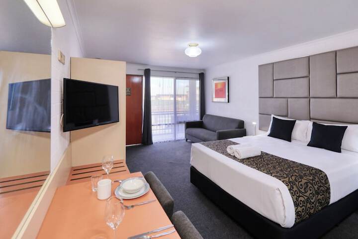 Room 10 of 38