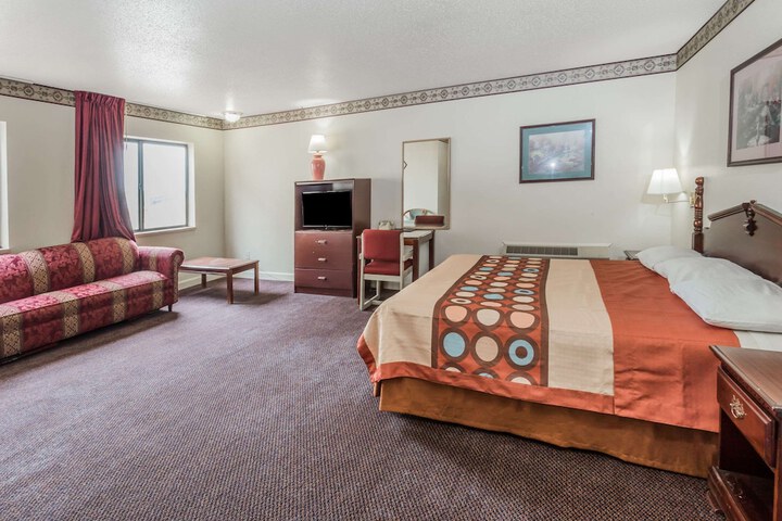1 King Bed (3 of 10)