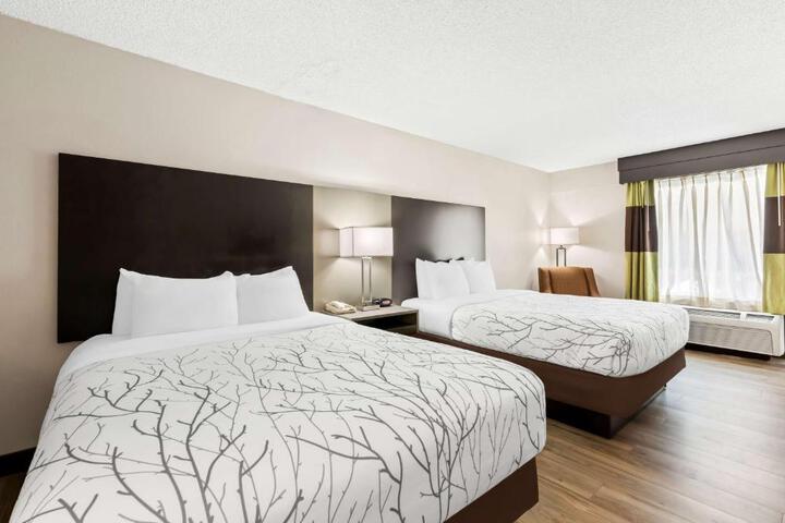 1 Queen Bed Mobility Accessible Bathtub Full Breakfast (10 of 14)