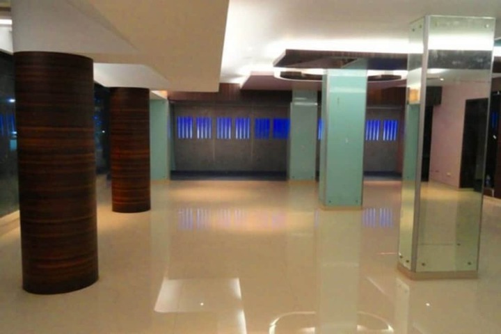 Ballroom/Hall 19 of 21