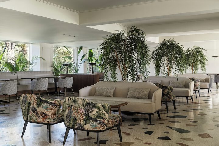 Lounge 98 of 128
