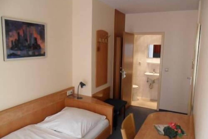 Room 15 of 62