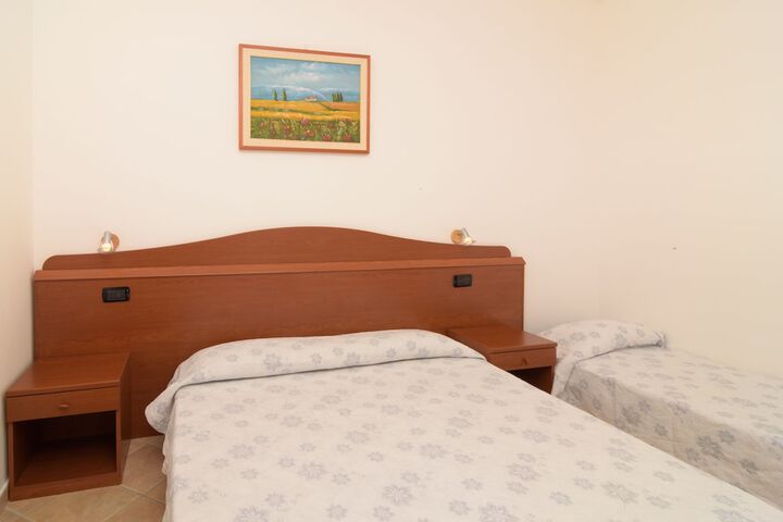 Room 11 of 32