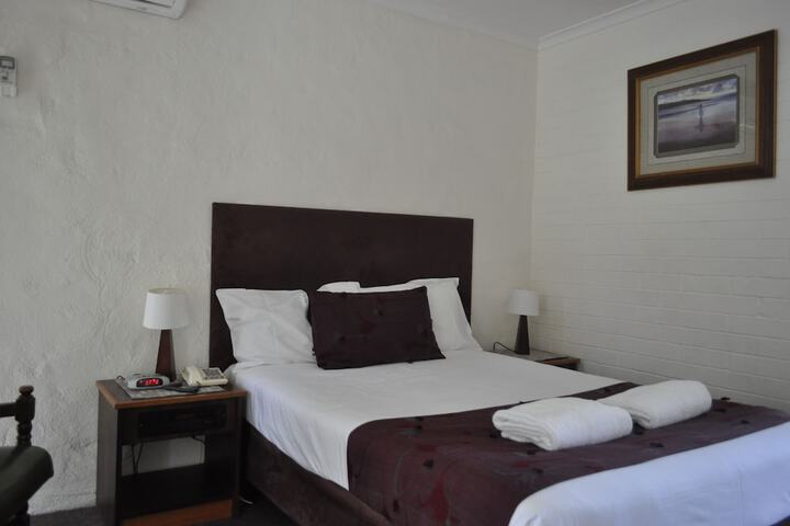 Room 9 of 42
