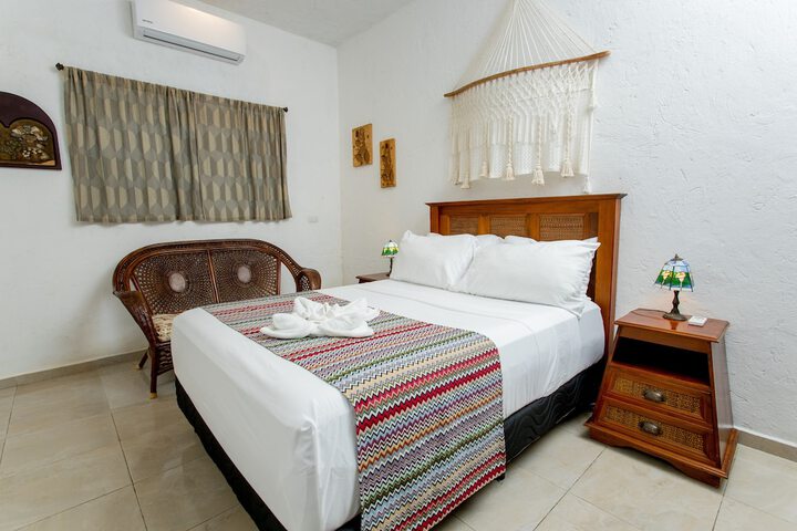 Room 4 of 104