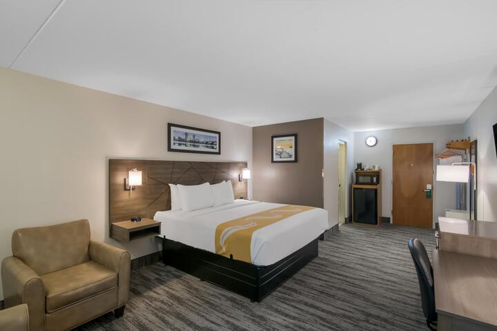 1 King Bed (1 of 4)