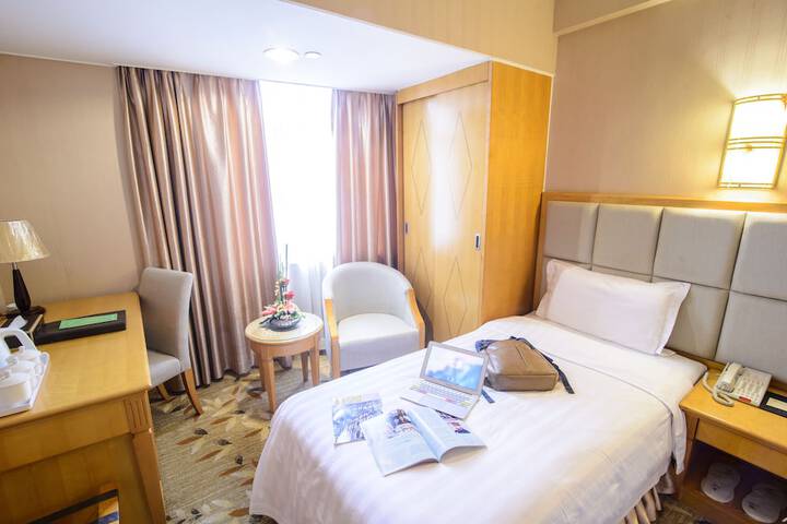 Room 14 of 66
