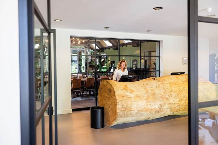 Entrance & Lobby