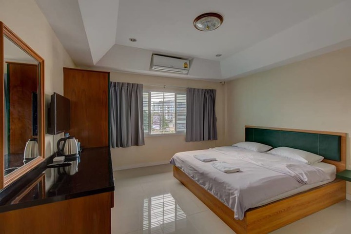Room 4 of 30