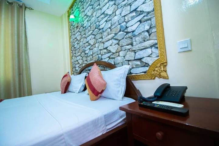 Room 4 of 20