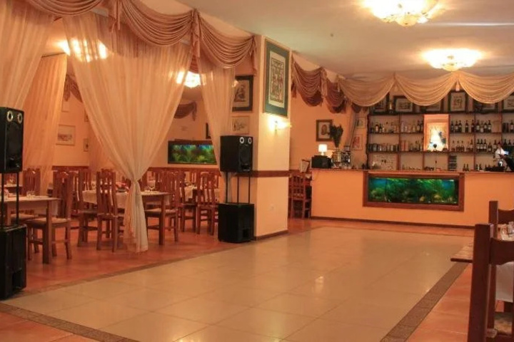 Dining 16 of 18
