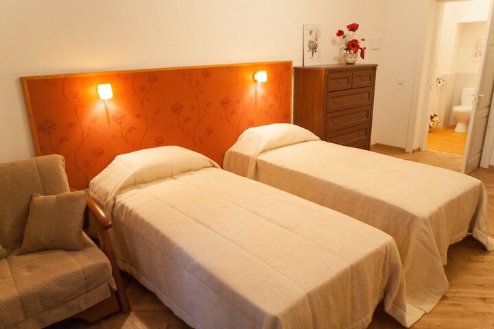 Room 6 of 26