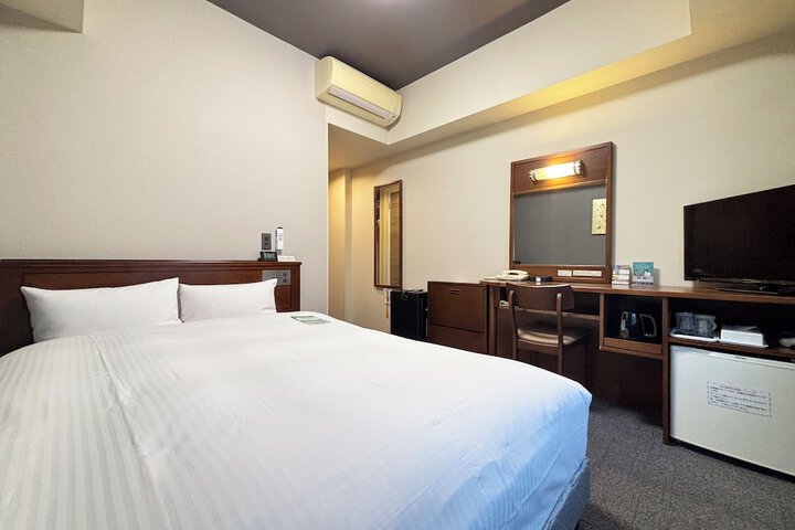Room 13 of 37
