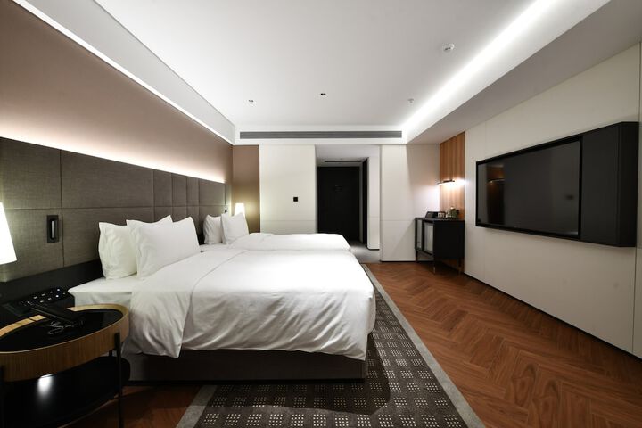 Room 51 of 82