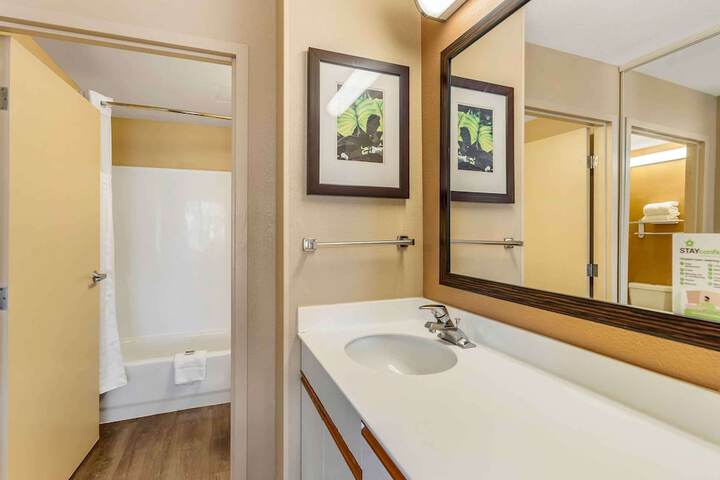 1 King Bed Kitchen Shower (12 of 13)