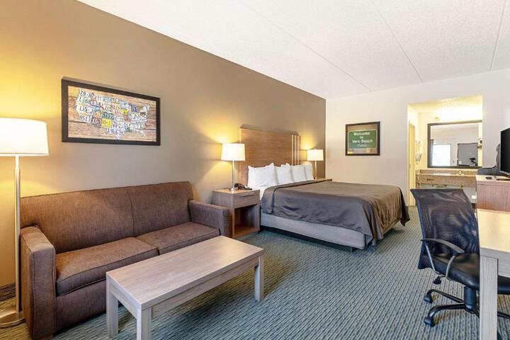 1 King Bed (4 of 10)