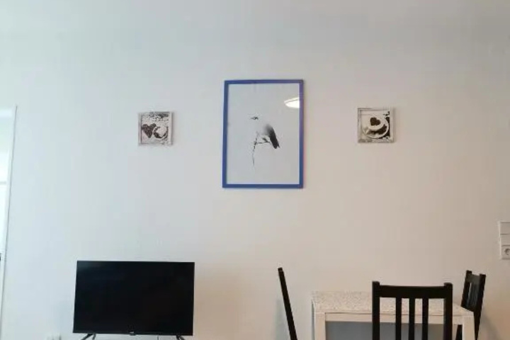 Room 4 of 8