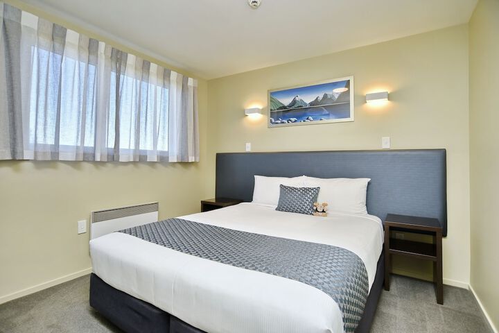 Room 40 of 196