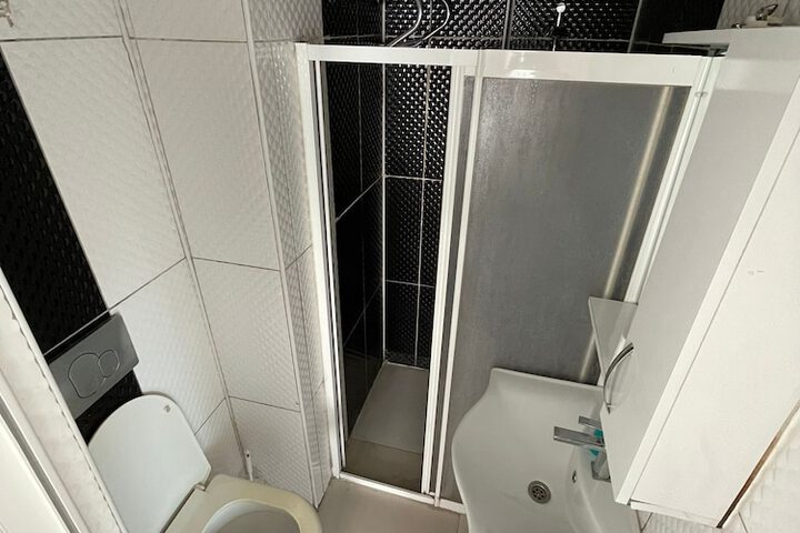 Room 16 of 22