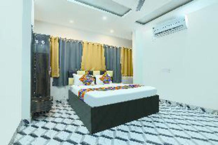 Room 12 of 26