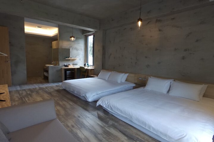 Room 14 of 76