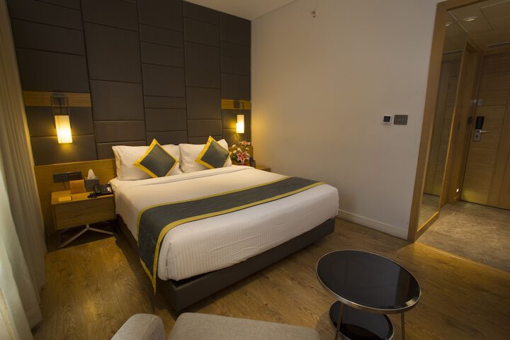 Room 13 of 32