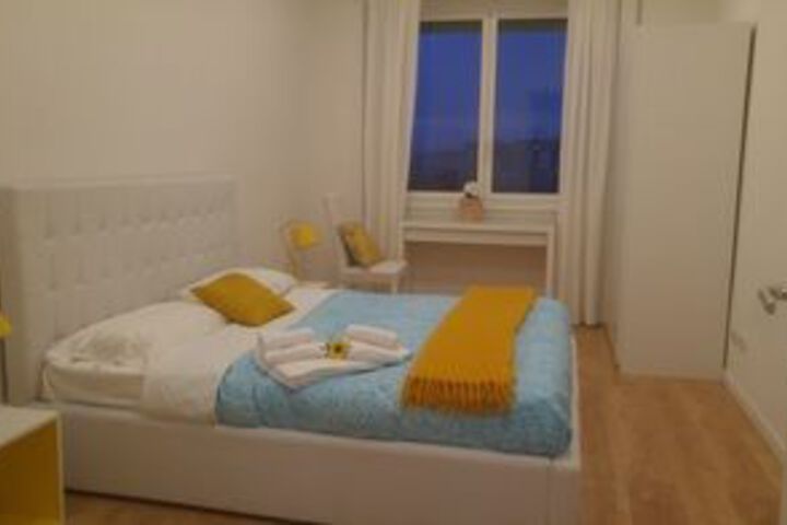 Room 11 of 27