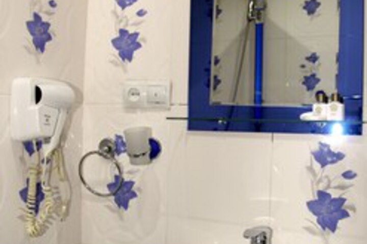 Room 2 of 30