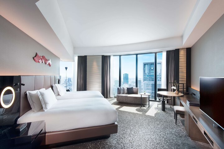 Room 15 of 106