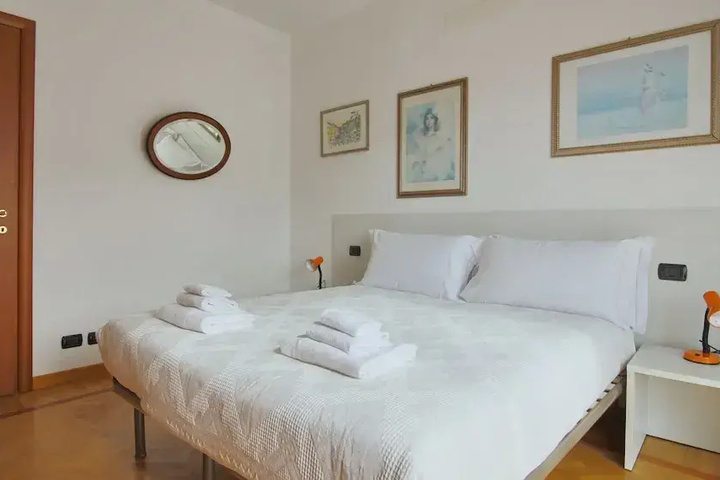 Room 3 of 16