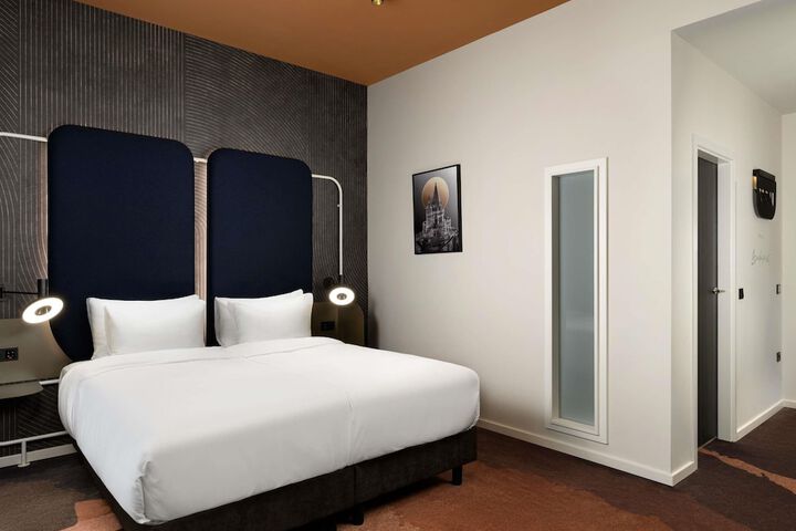 Room 28 of 170