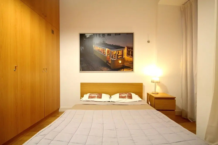 Room 4 of 13