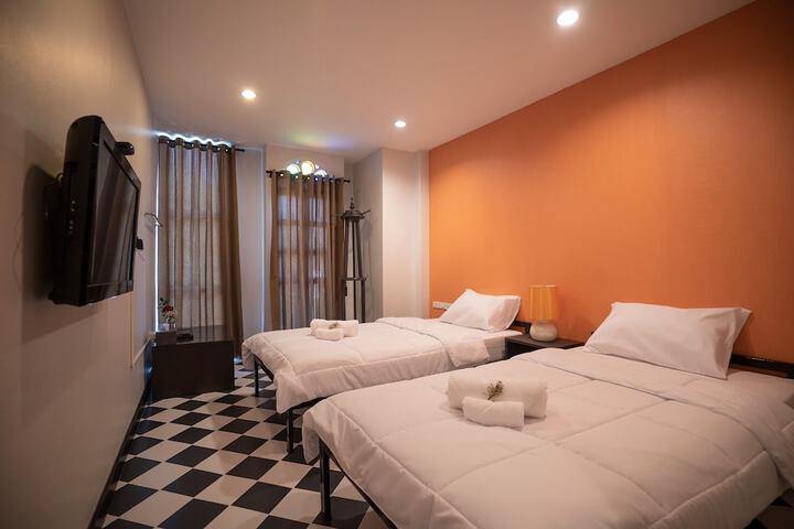 Room 6 of 33